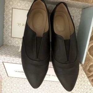 Poppy Barley 365 slip-on in black